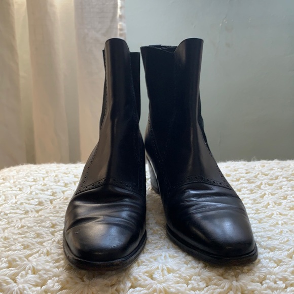 Vintage Ferragamo size 7 black ankle boots. - Picture 1 of 12